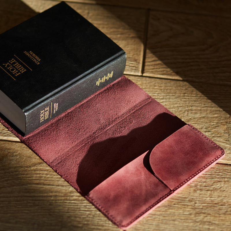 Funda de cuero de la Santa Biblia