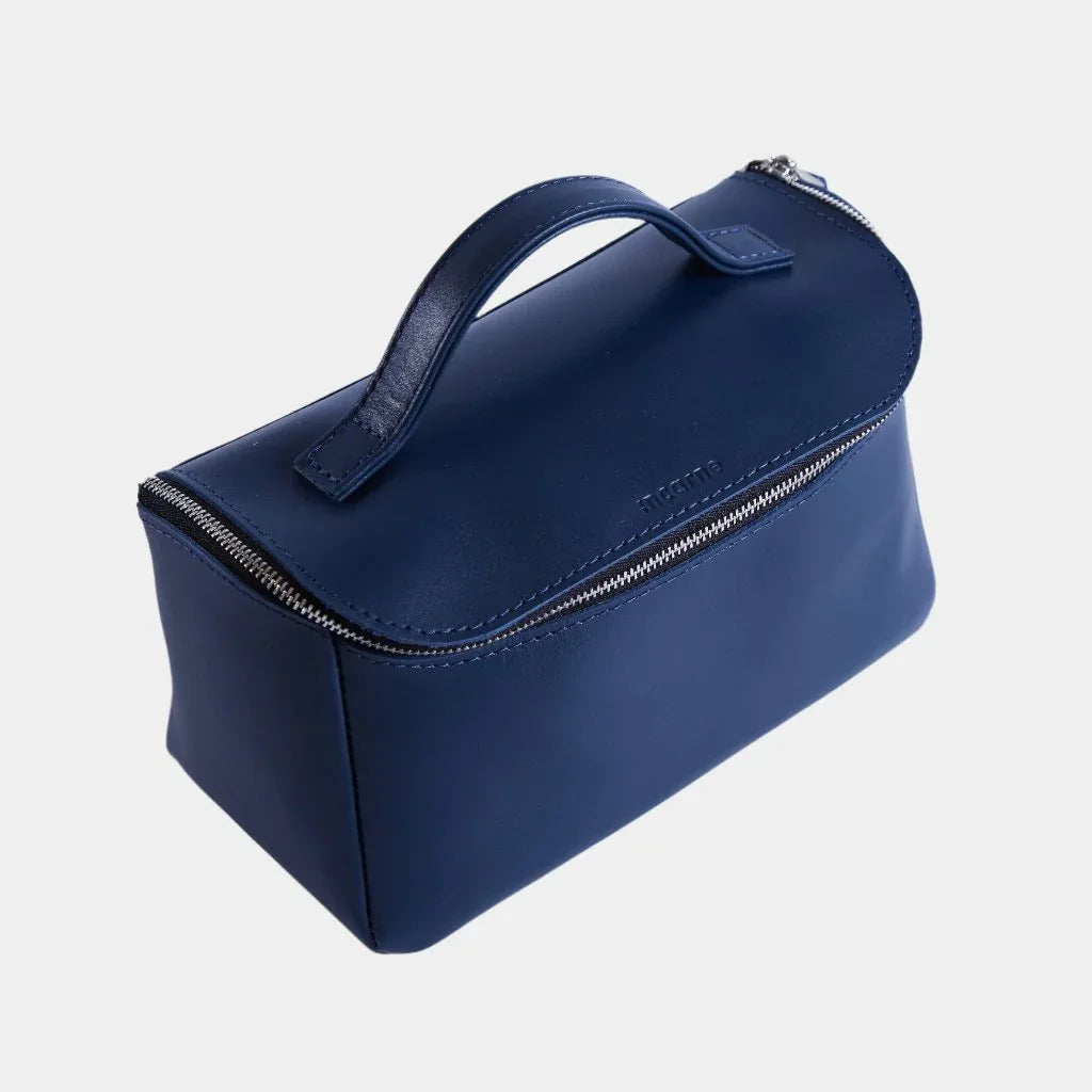 Timeless leather toiletry bag - INCARNE® Ukraine